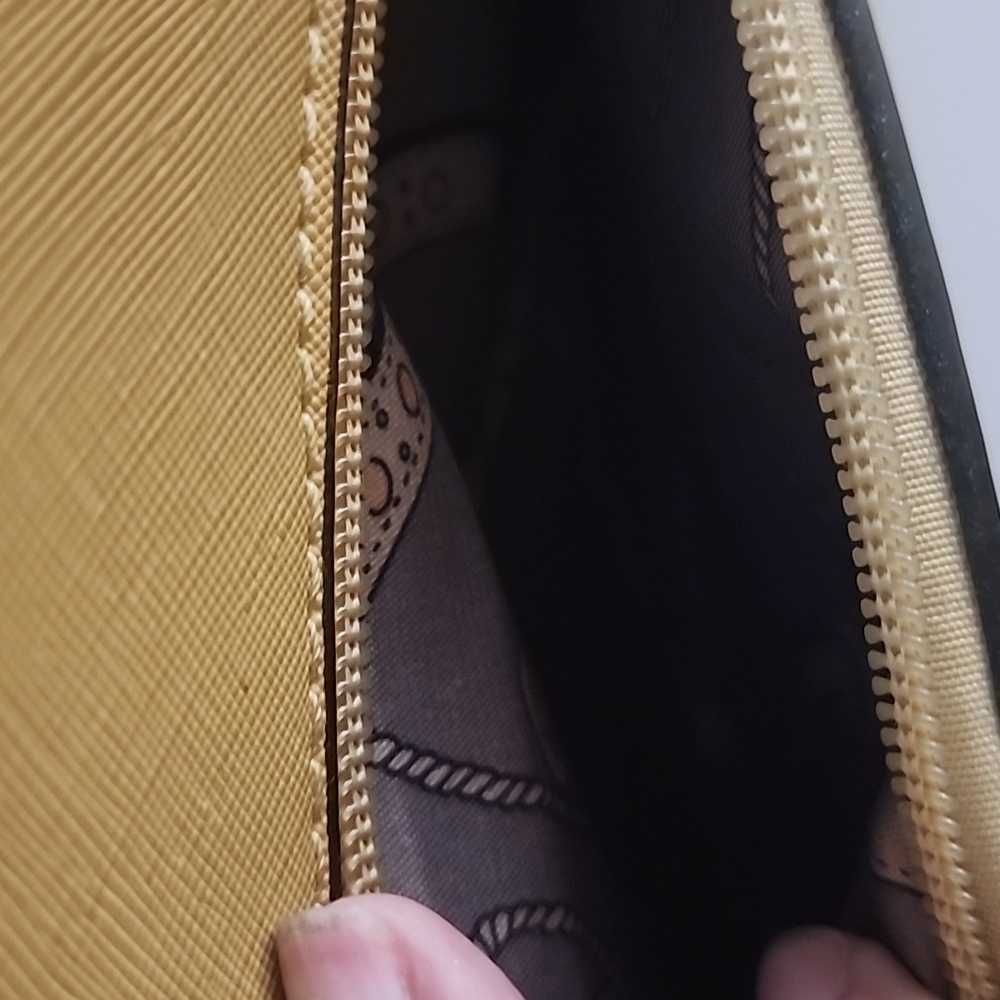Yellow structured handbag. Top handle No crossdbody strap. - Picture 8 of 8